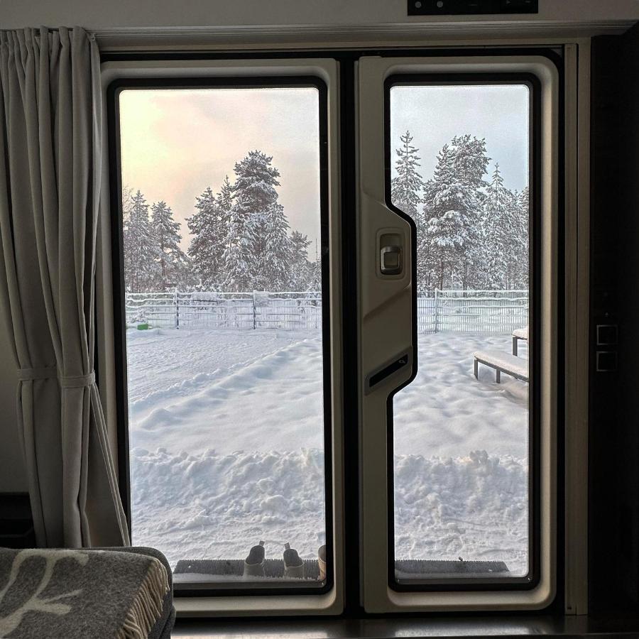 ホテル Santa'S Luxury Trailer ロヴァニエミ エクステリア 写真